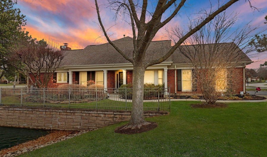 2060 N Charter Point Dr, Arlington Heights, IL 60004 - 2 Beds, 2 Bath