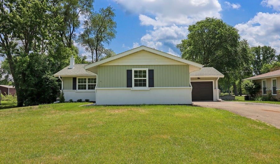26097 W Channel Ave, Antioch, IL 60002 - 3 Beds, 3 Bath