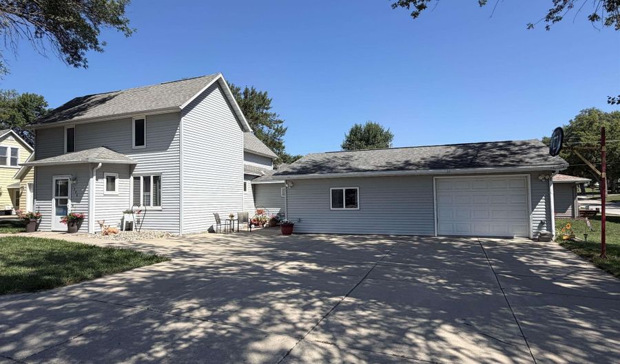 206 Dunlap St, Arcadia, IA 51430 - 4 Beds, 2 Bath