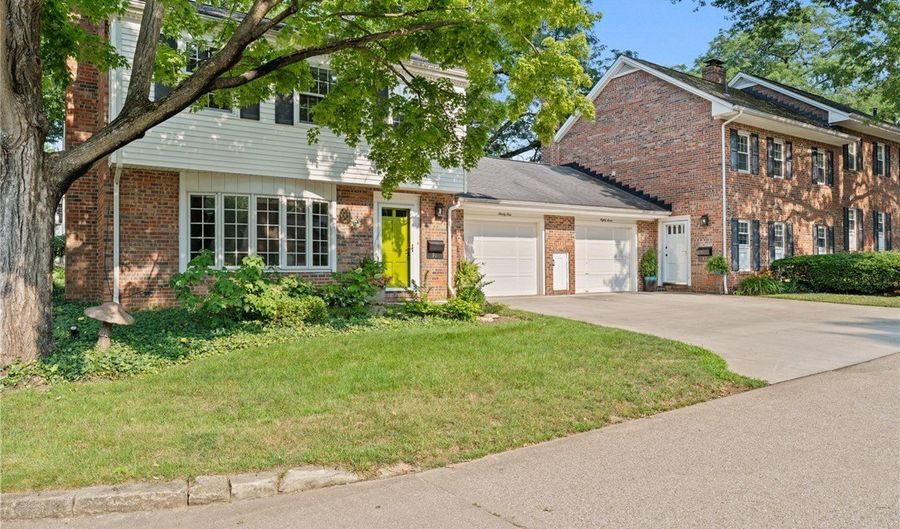 91 Yardley Ln, Akron, OH 44313 - 2 Beds, 2 Bath