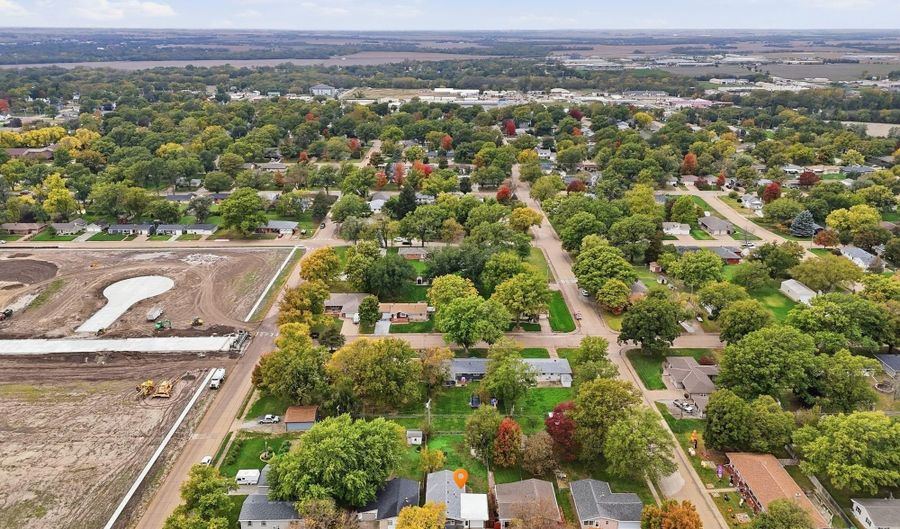 1513 N 16th St, Beatrice, NE 68310 - 3 Beds, 2 Bath