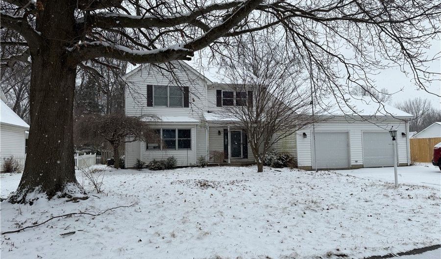 749 Regina Dr, Vermilion, OH 44089 - 3 Beds, 4 Bath