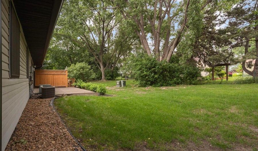 8824 134th St W, Apple Valley, MN 55124 - 2 Beds, 1 Bath
