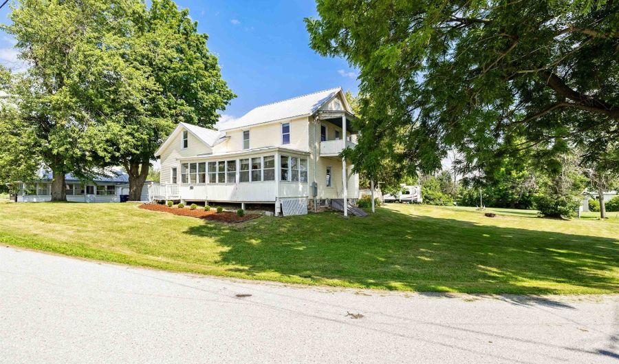 321 E Alburgh Rd, Alburgh, VT 05440 - 4 Beds, 2 Bath