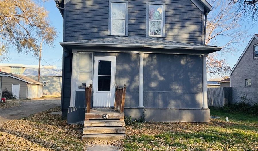 1533 S Grant St, Aberdeen, SD 57401 - 4 Beds, 2 Bath