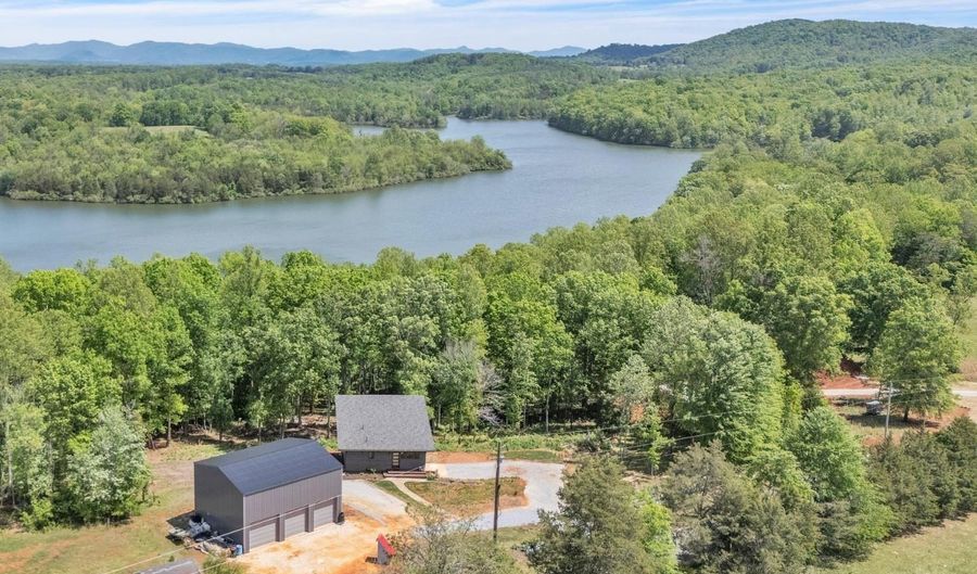 2032 TURKEY MOUNTAIN Rd, Amherst, VA 24521 - 3 Beds, 3 Bath