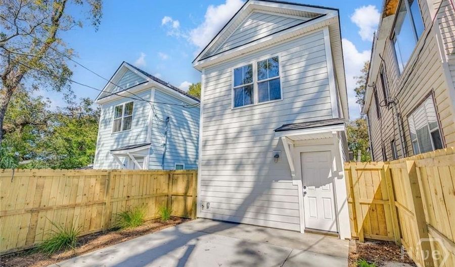 1205 E Bolton St, Savannah, GA 31404 - 2 Beds, 3 Bath