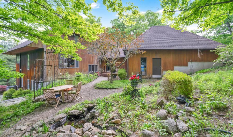 86 Washburn Rd, Canton, CT 06019 - 4 Beds, 4 Bath