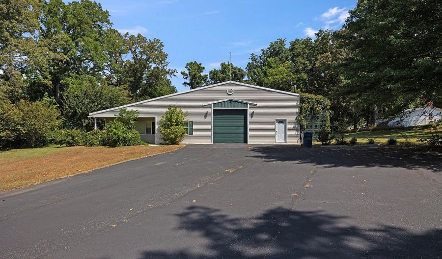 13820 Church St, Atwood, TN 38220 - 1 Beds, 2 Bath