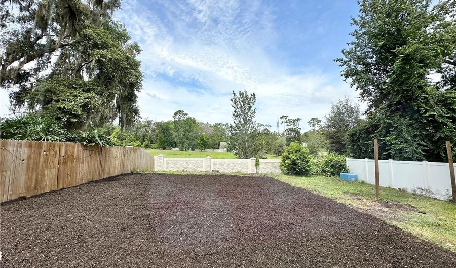 122 S BULOVA Dr, Apopka, FL 32703 - 3 Beds, 2 Bath