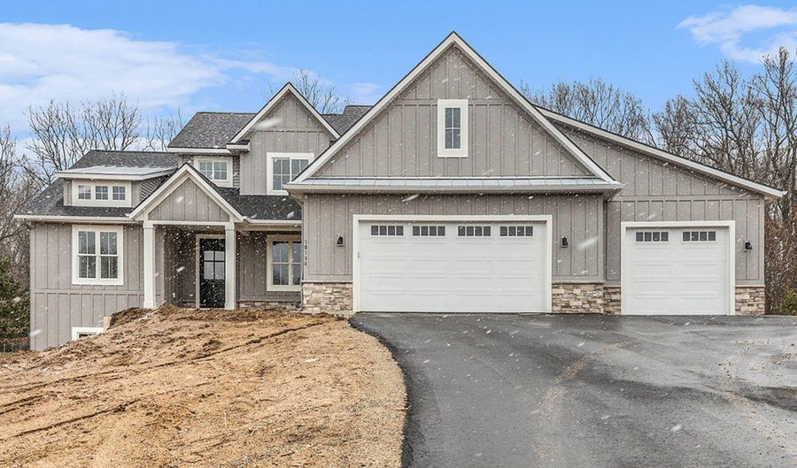 10188 Whitneyville Ave SE, Alto, MI 49302 - 5 Beds, 4 Bath