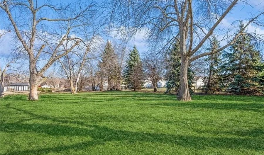2658 8th St SW, Altoona, IA 50009 - 3 Beds, 2 Bath