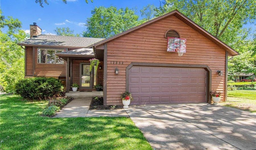 12852 Essex Way, Apple Valley, MN 55124 - 5 Beds, 3 Bath