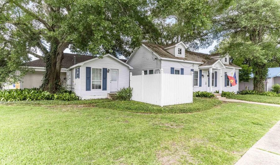 1712 Charity St, Abbeville, LA 70510 - 3 Beds, 2 Bath