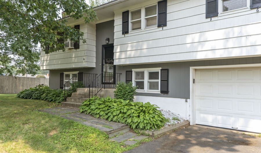 21 Old Farm Rd, Bristol, CT 06010 - 3 Beds, 2 Bath