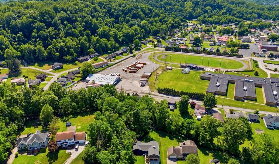 27 Hickory Dr, Barboursville, WV 25504 - 3 Beds, 3 Bath