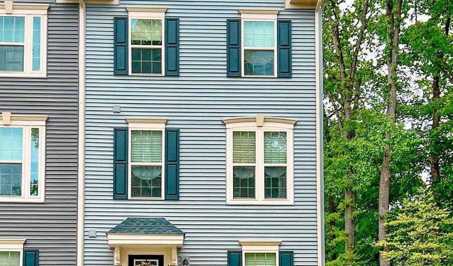 4480 COMMONS Dr, Annandale, VA 22003 - 4 Beds, 5 Bath