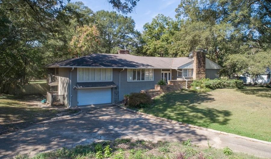 219 N. Pontotoc, Bruce, MS 38915 - 4 Beds, 4 Bath