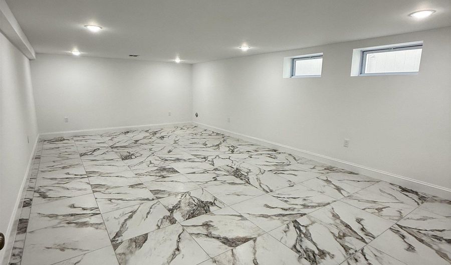 92 W 6TH St, Bayonne, NJ 07002 - 8 Beds, 8 Bath