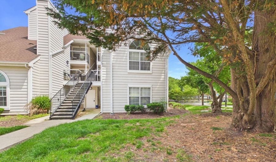15819 EASTHAVEN Ct 210, Bowie, MD 20716 - 2 Beds, 2 Bath