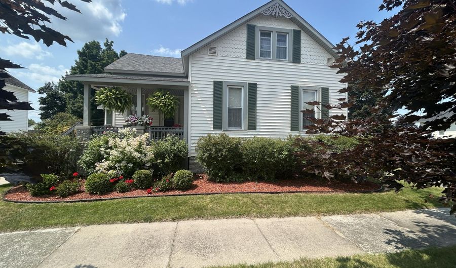 125 Charlotte St, Alpena, MI 49707 - 3 Beds, 2 Bath