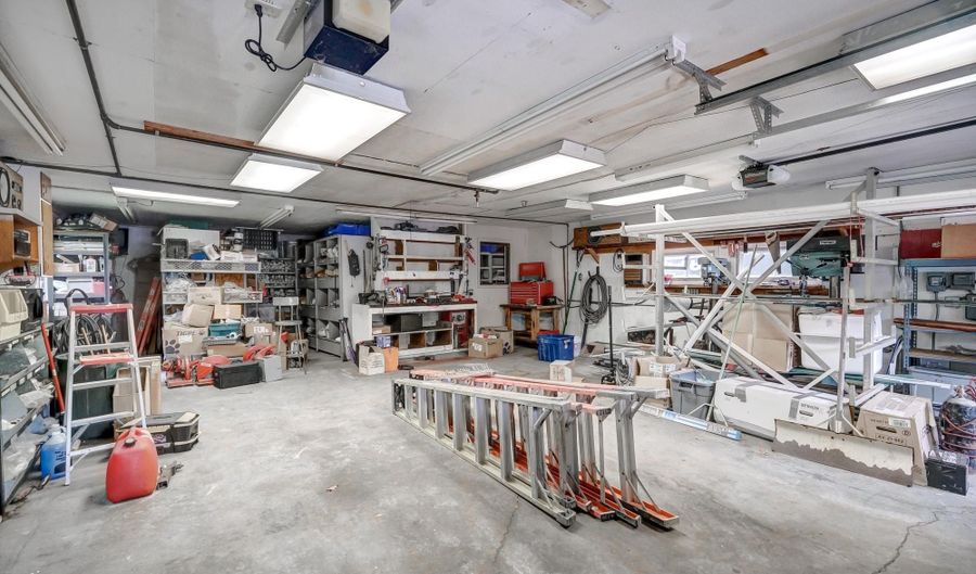 5241 Dommers Dr, Fitchburg, WI 53711 - 3 Beds, 3 Bath