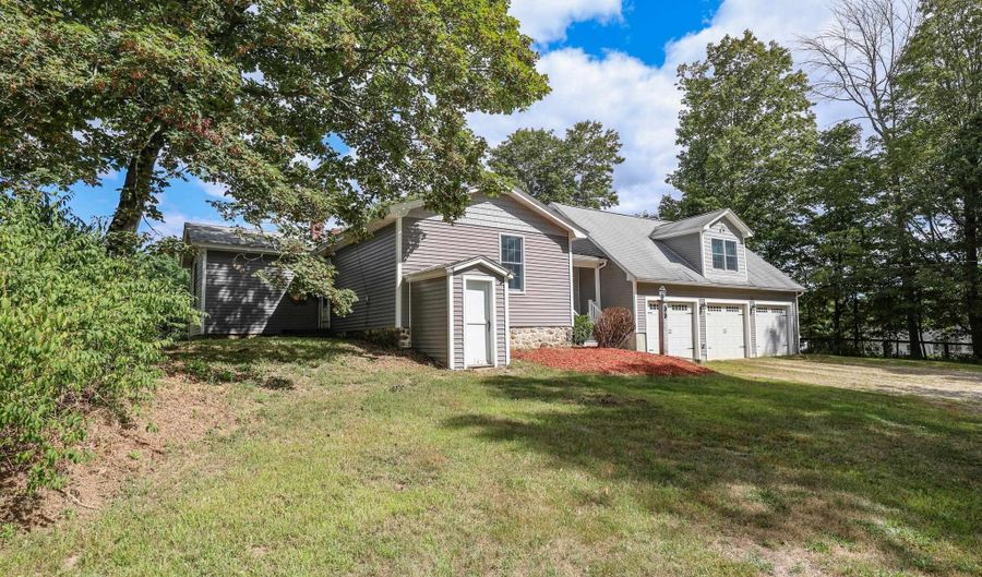 55 Holbrook Hill Rd, Bedford, NH 03110 - 3 Beds, 2 Bath
