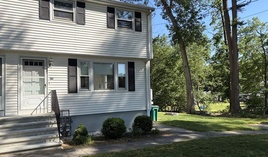 37 R Sheldon St 37R, Billerica, MA 01862 - 3 Beds, 1 Bath