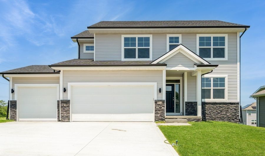 712 Meadow Rd, Adel, IA 50003 - 4 Beds, 3 Bath