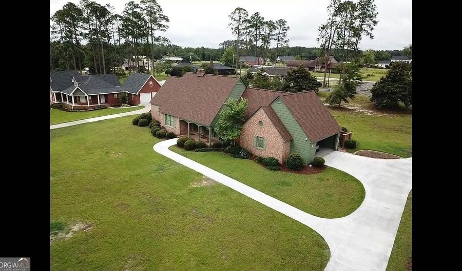 220 Lakeshore Dr, Alma, GA 31510 - 5 Beds, 5 Bath