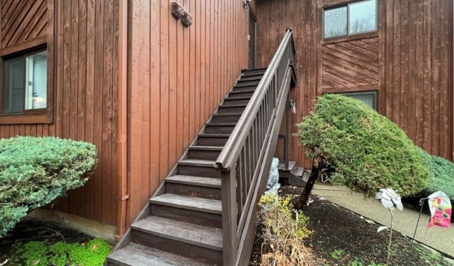 20 Augusta Dr 8, Alloway, NJ 07462 - 2 Beds, 2 Bath
