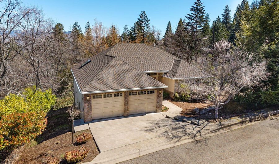 510 Guthrie St, Ashland, OR 97520 - 5 Beds, 3 Bath