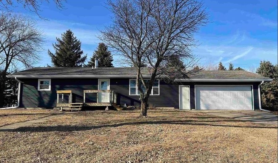 18546 140th St, Akron, IA 51001 - 2 Beds, 2 Bath