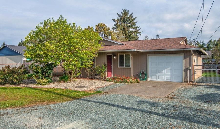 1105 1ST St, Bandon, OR 97411 - 3 Beds, 1 Bath