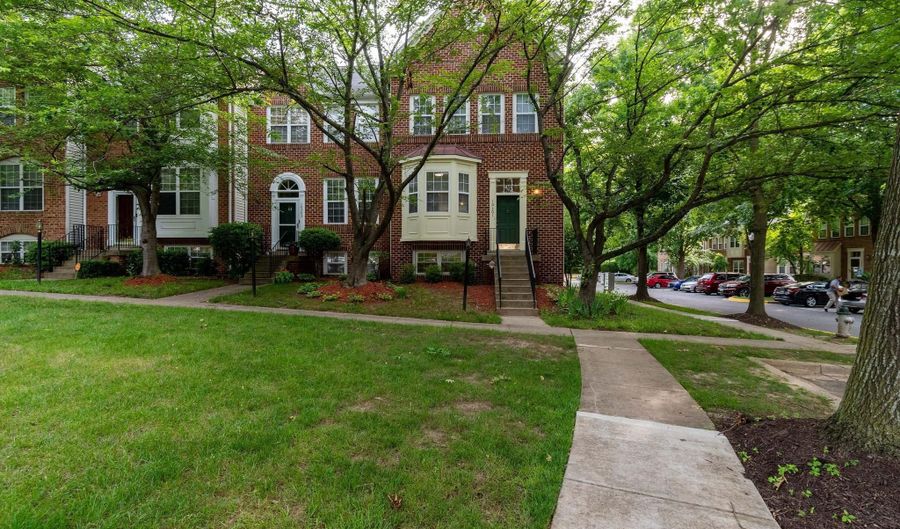 10301 GREENSPIRE Way, Bowie, MD 20721 - 4 Beds, 4 Bath