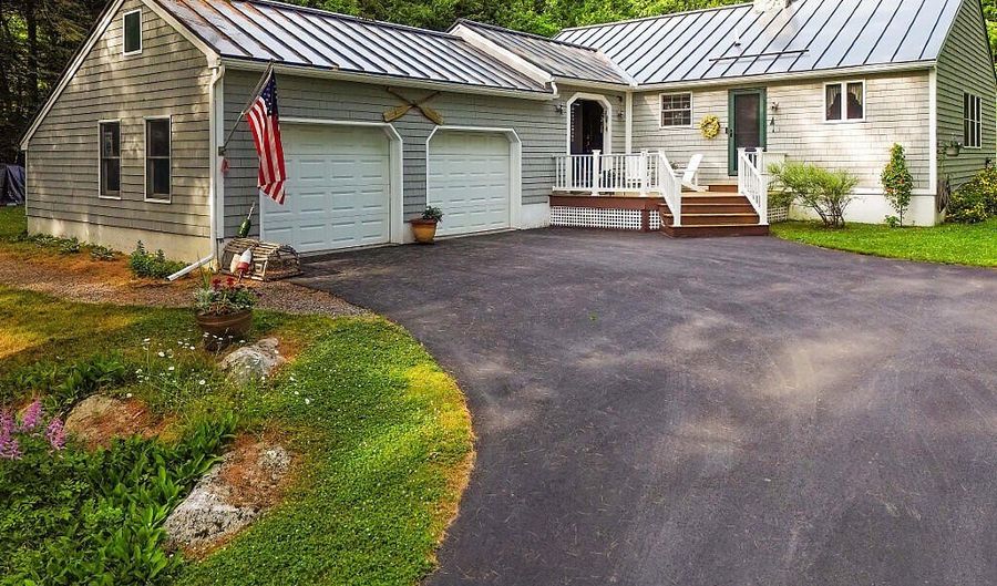 1 Castle View Ln, Belgrade, ME 04917 - 3 Beds, 3 Bath