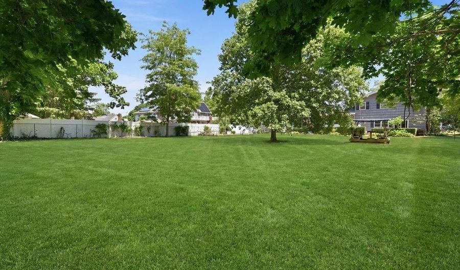40 Bayview Ave, Amityville, NY 11701 - 4 Beds, 2 Bath