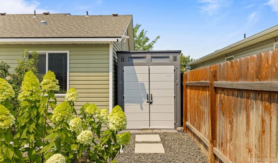 11863 Edgemoor St, Caldwell, ID 83605 - 3 Beds, 2 Bath