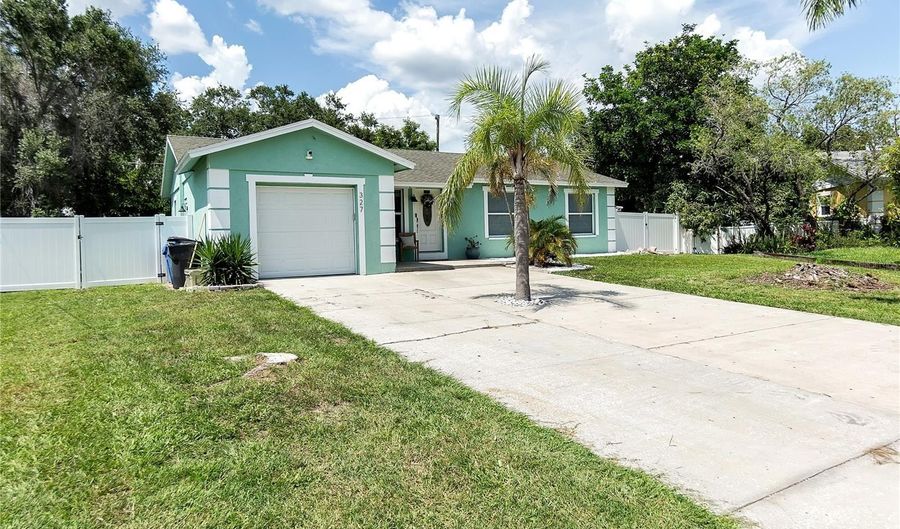327 FRANCIS Dr, Apollo Beach, FL 33572 - 3 Beds, 2 Bath