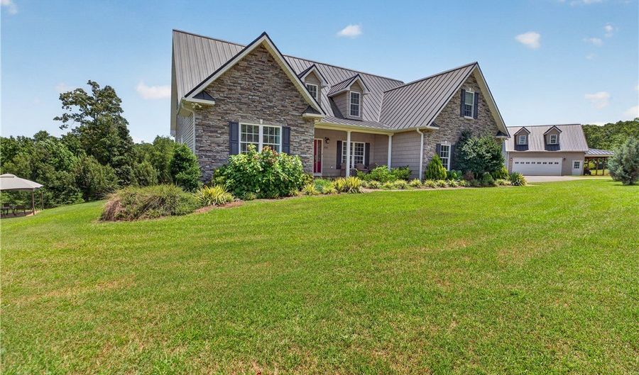 1051 Wild Deer Ln, Belton, SC 29627 - 7 Beds, 4 Bath