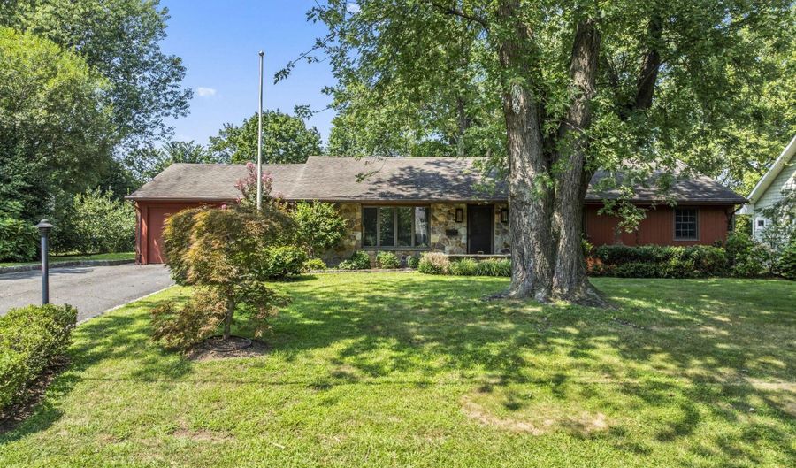 8 Greenwood Pl, Middletown, NJ 07748 - 4 Beds, 4 Bath
