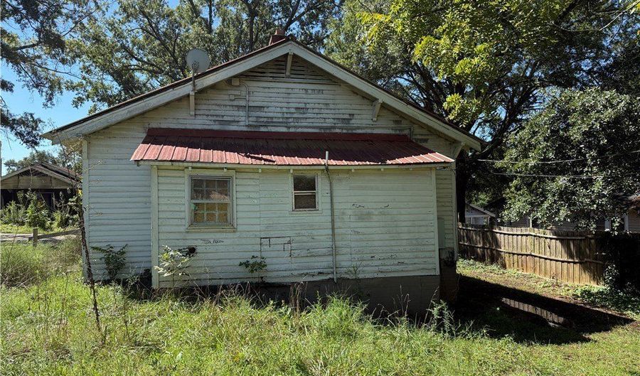 238 Foster St, Anderson, SC 29625 - 3 Beds, 1 Bath