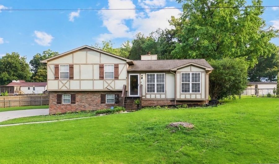 205 YELLOWHAMMER Dr, Alabaster, AL 35007 - 4 Beds, 2 Bath