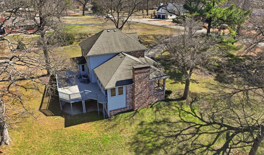 916 E 27th St, Baxter Springs, KS 66713 - 4 Beds, 3 Bath