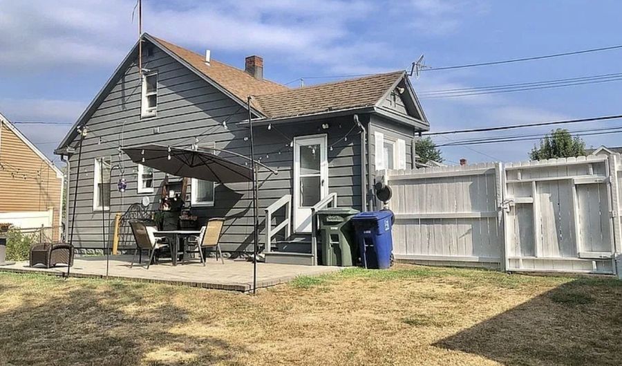 604 Birmingham St, Bridgeport, CT 06606 - 2 Beds, 1 Bath