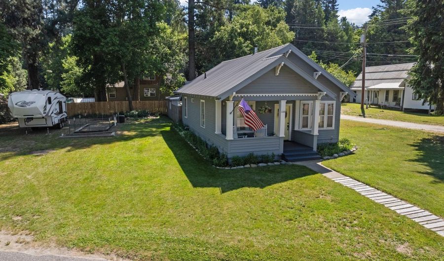 6518 Washington St, Bonners Ferry, ID 83805 - 2 Beds, 1 Bath
