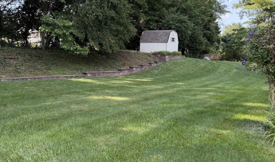 700 Claybrook Dr, Altoona, PA 16602 - 3 Beds, 2 Bath