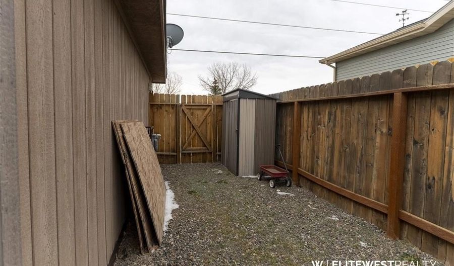 2953 E Ave, Cody, WY 82414 - 3 Beds, 2 Bath