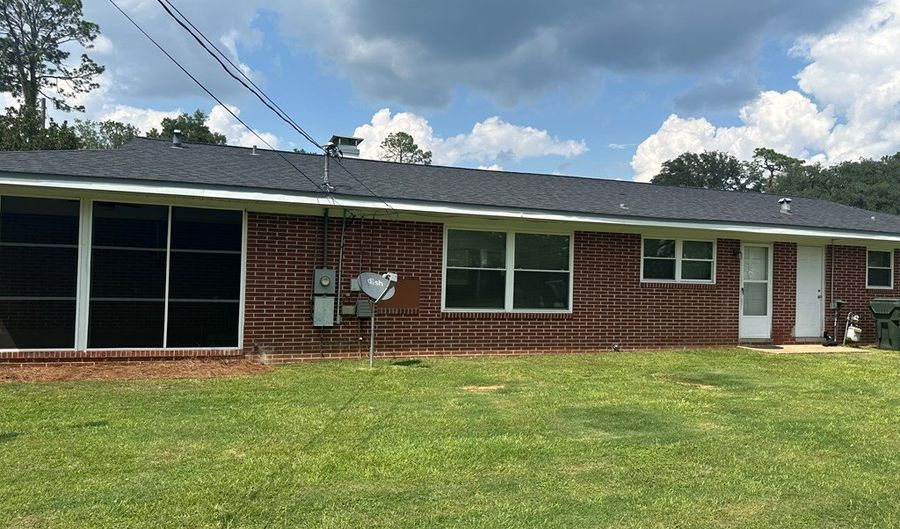 1106 Pine St, Bainbridge, GA 39819 - 3 Beds, 2 Bath