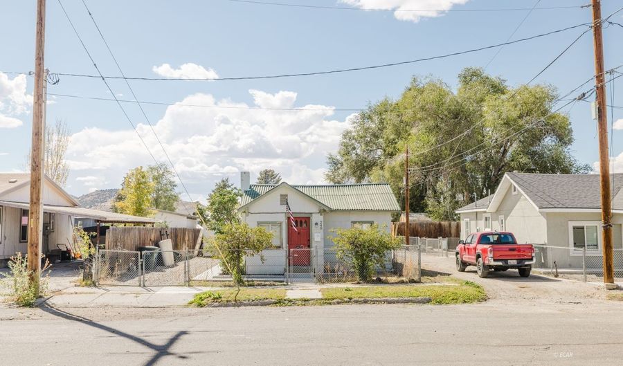 240 S 1st St, Elko, NV 89801 - 2 Beds, 1 Bath
